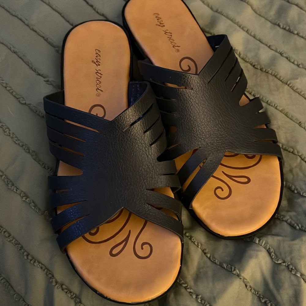 Navy Blue Easy Street Size 8.5 Sandal